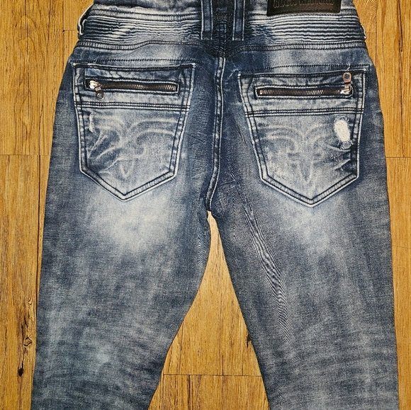 Men's Rock Revival Jeans - Picture 4 of 5